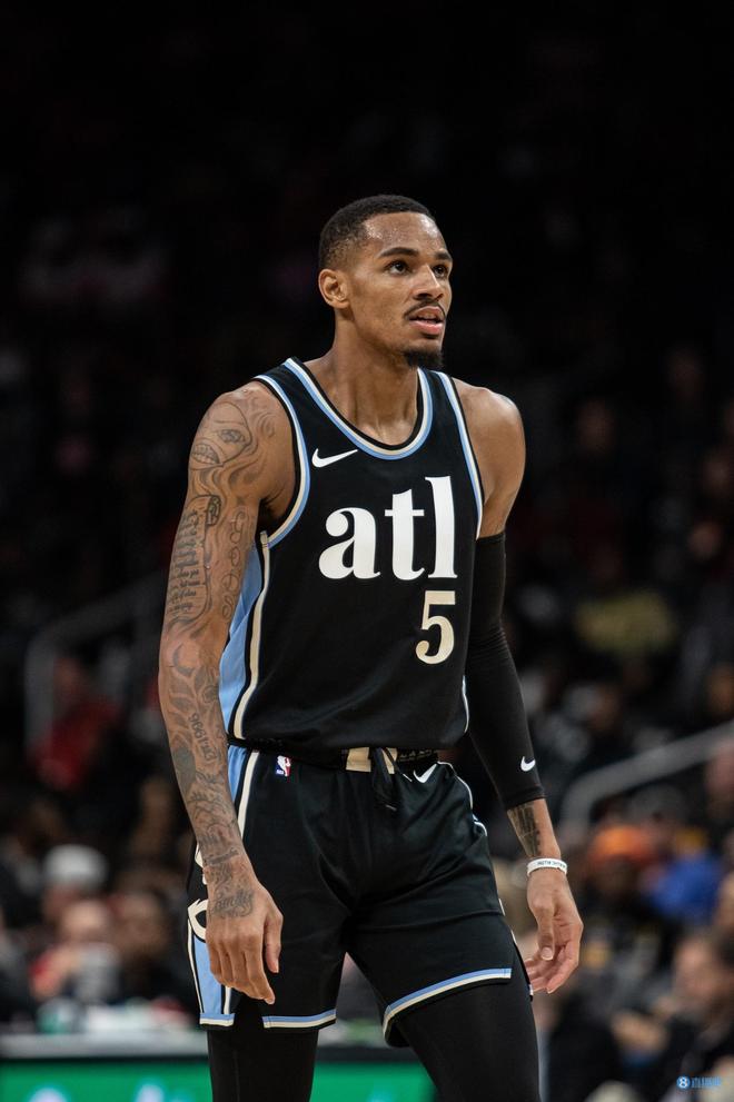 紧密地与国 紧密地与国